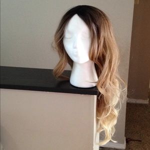 OneDor gradient blonde wavy wig from Amazon